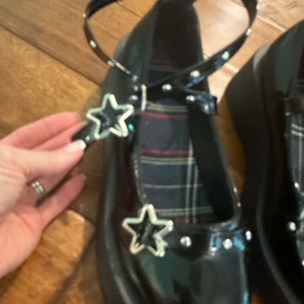 Stylish Black Platform Mary Jane's - Picture 2 of 4